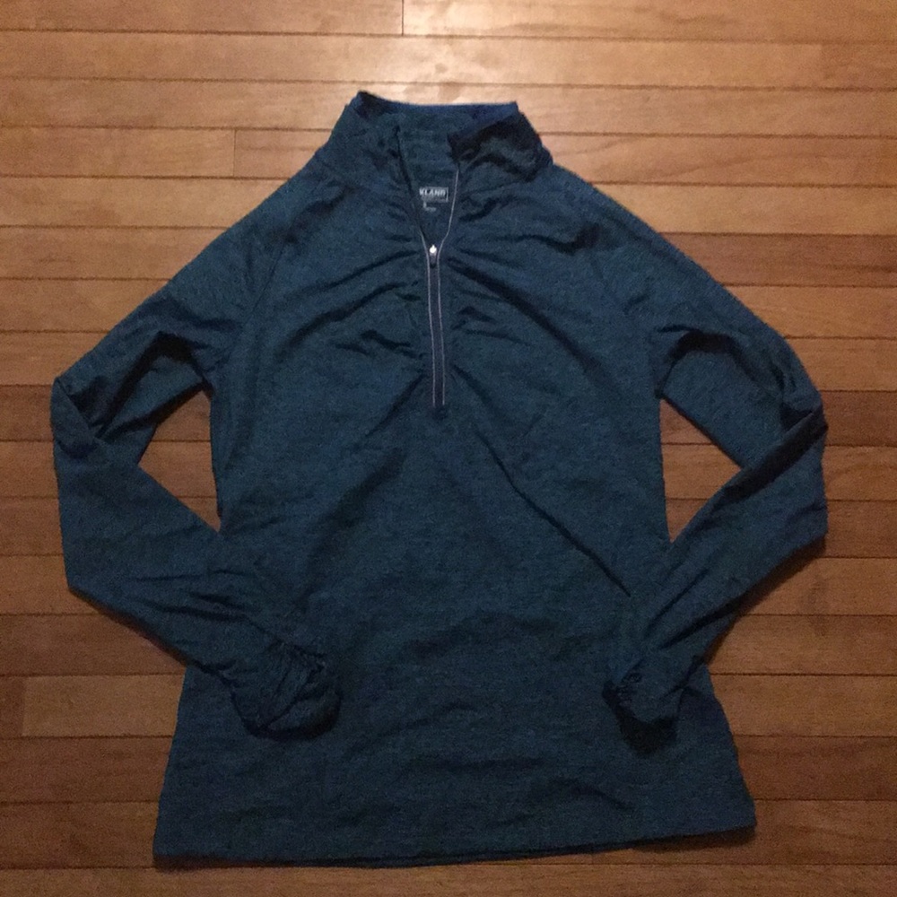 Long sleeve activewear top